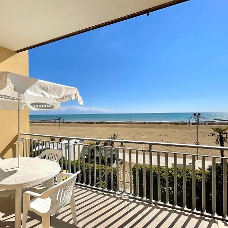 Villa Fronte Mare-Carraro Immobiliare Jesolo - Family Apartments Exteriör bild