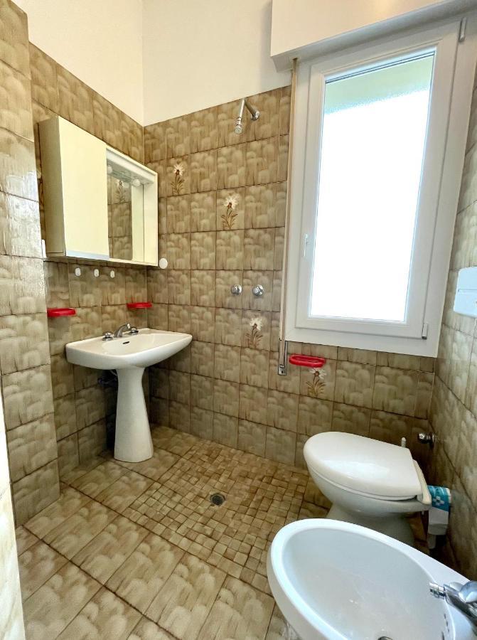 Villa Fronte Mare-Carraro Immobiliare Jesolo - Family Apartments Exteriör bild