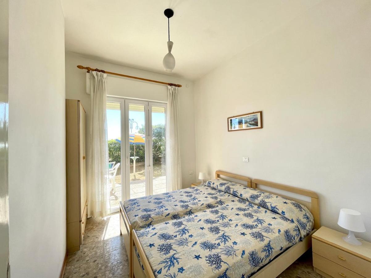 Villa Fronte Mare-Carraro Immobiliare Jesolo - Family Apartments Exteriör bild