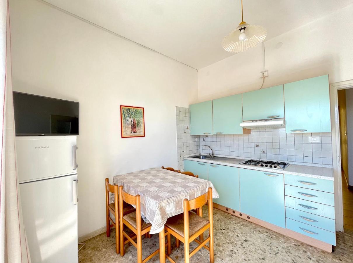 Villa Fronte Mare-Carraro Immobiliare Jesolo - Family Apartments Exteriör bild