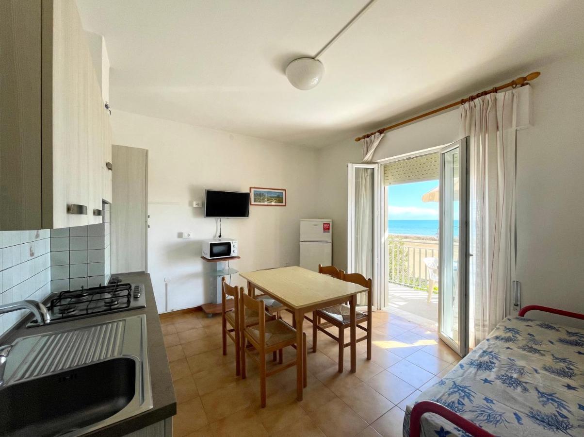 Villa Fronte Mare-Carraro Immobiliare Jesolo - Family Apartments Exteriör bild