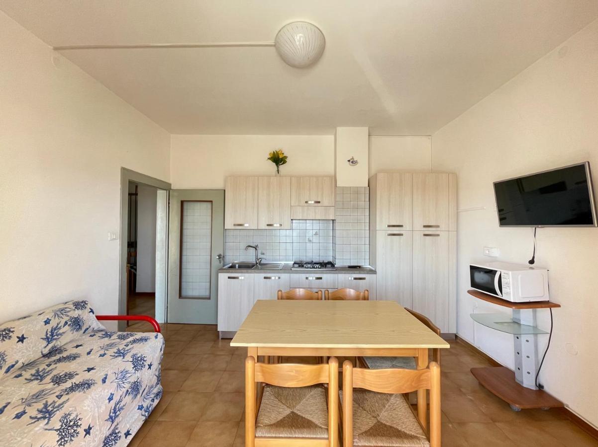 Villa Fronte Mare-Carraro Immobiliare Jesolo - Family Apartments Exteriör bild