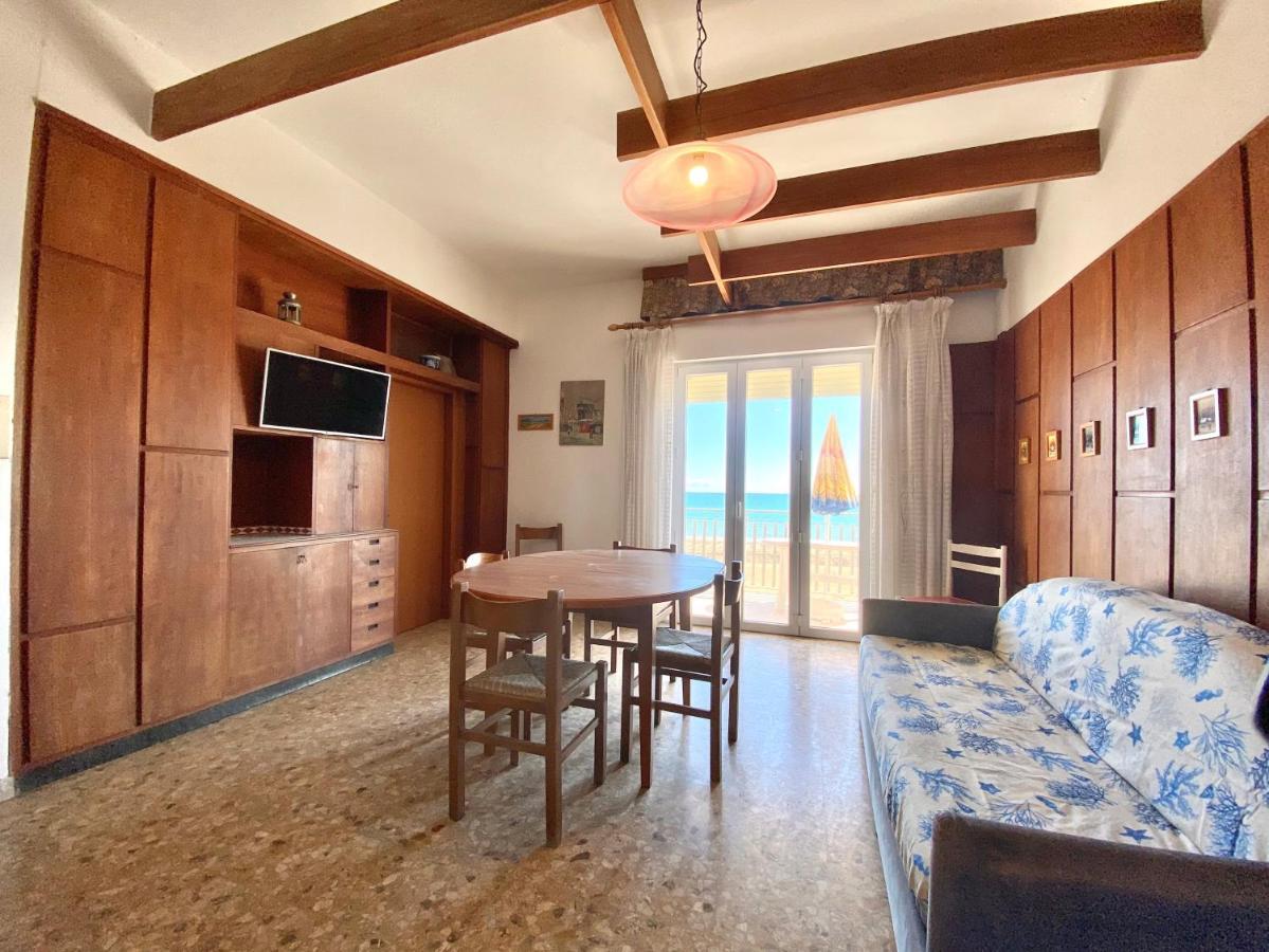 Villa Fronte Mare-Carraro Immobiliare Jesolo - Family Apartments Exteriör bild