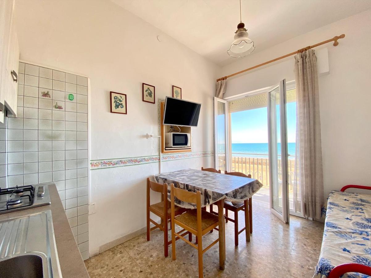 Villa Fronte Mare-Carraro Immobiliare Jesolo - Family Apartments Exteriör bild