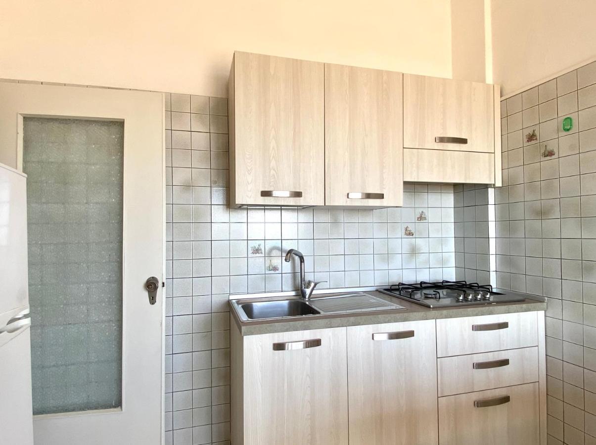 Villa Fronte Mare-Carraro Immobiliare Jesolo - Family Apartments Exteriör bild