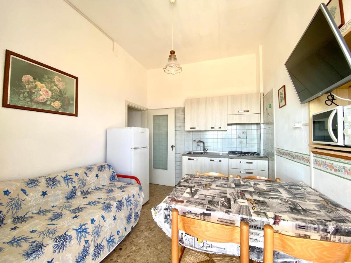 Villa Fronte Mare-Carraro Immobiliare Jesolo - Family Apartments Exteriör bild